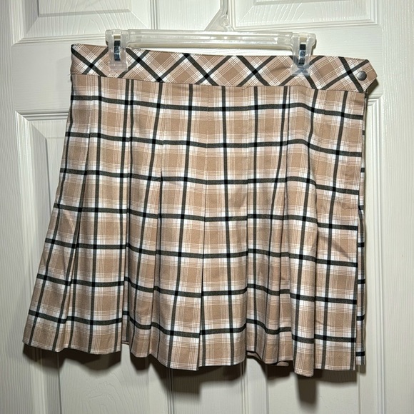 H&M Plaid Pleated Skirt - Picture 3 of 3